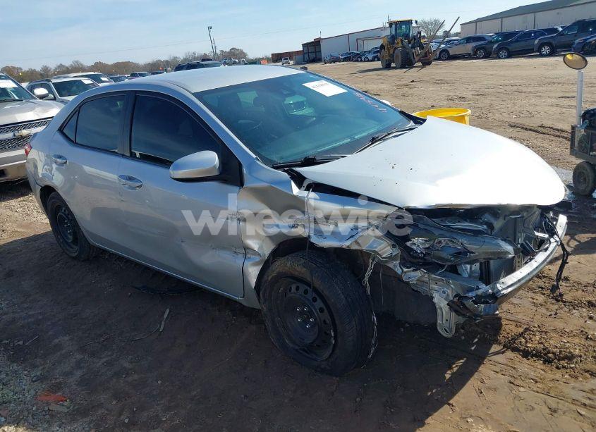 2017 Toyota Corolla LE (VIN 5YFBURHE9HP592226) main photo