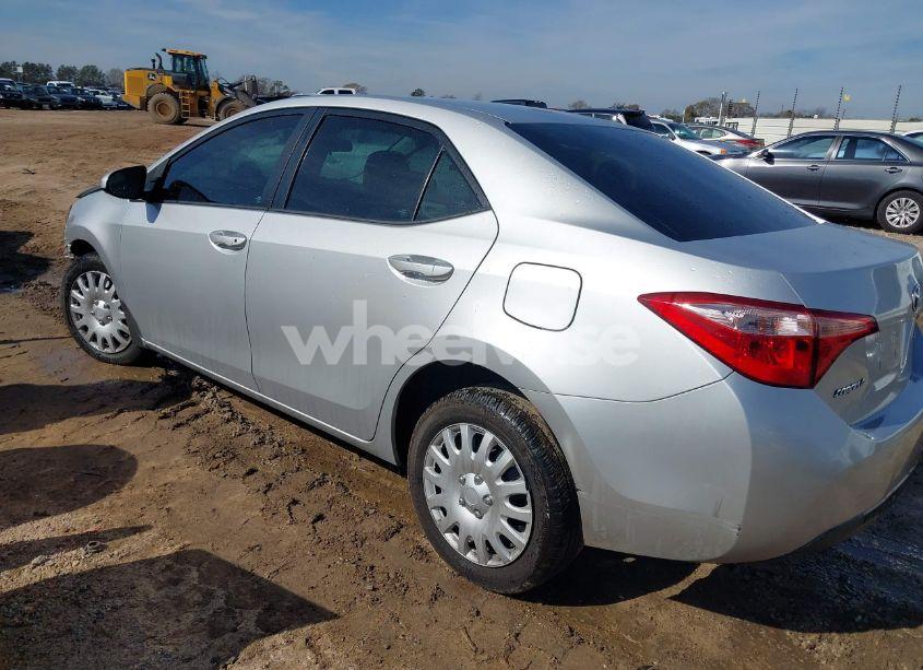 Photo 3 of 2017 Toyota Corolla LE (VIN 5YFBURHE9HP592226)