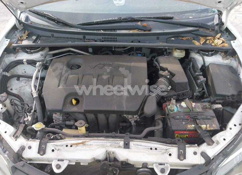 Photo 10 of 2017 Toyota Corolla LE (VIN 5YFBURHE9HP597300)