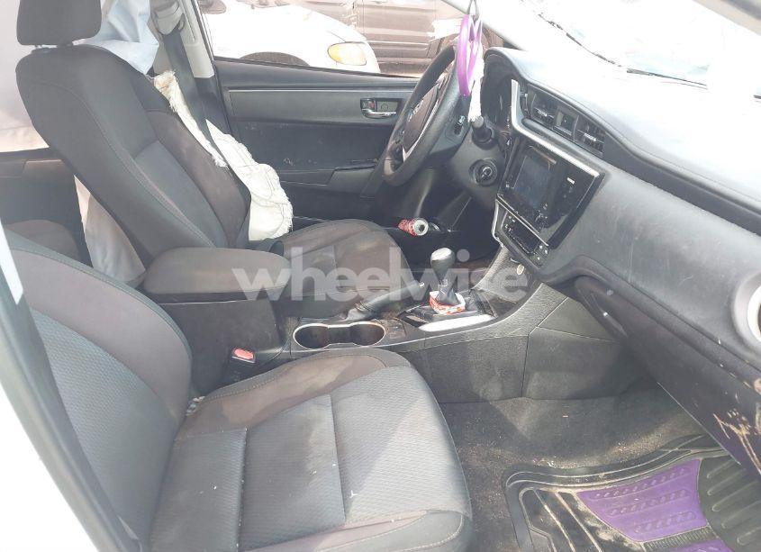 Photo 5 of 2017 Toyota Corolla LE (VIN 5YFBURHE9HP597300)