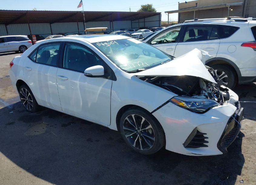 2017 Toyota Corolla SE (VIN 5YFBURHE9HP627721) main photo