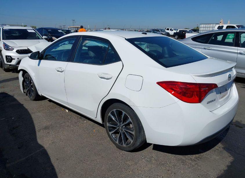 Photo 3 of 2017 Toyota Corolla SE (VIN 5YFBURHE9HP627721)
