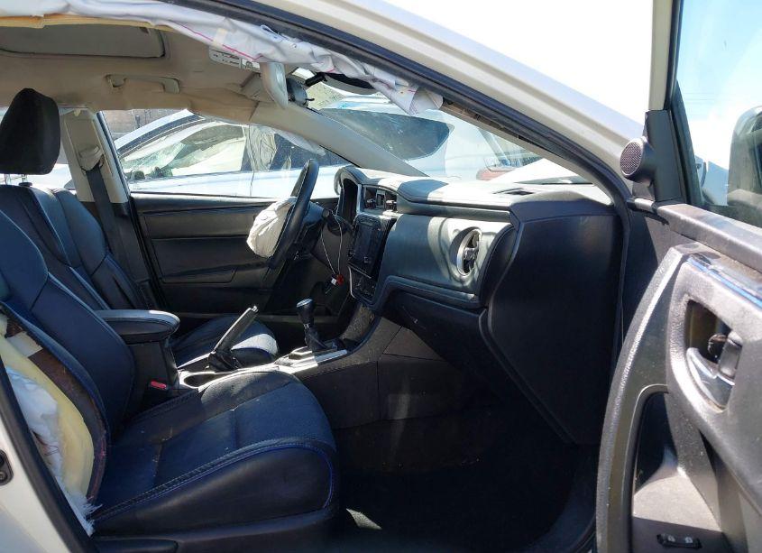 Photo 5 of 2017 Toyota Corolla SE (VIN 5YFBURHE9HP627721)