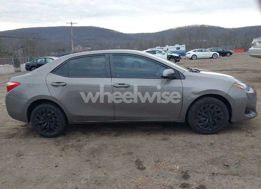 Photo 13 of 2017 Toyota Corolla LE (VIN 5YFBURHE9HP636578)