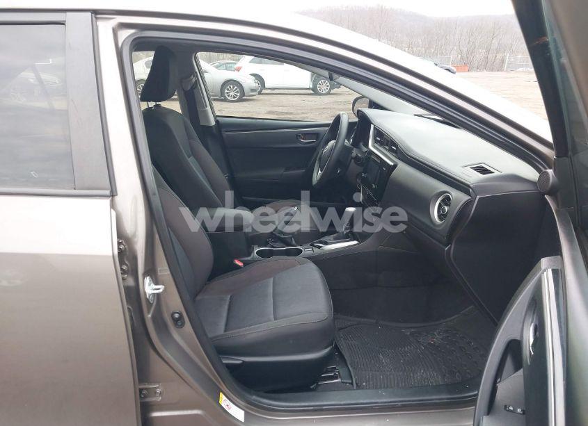 Photo 5 of 2017 Toyota Corolla LE (VIN 5YFBURHE9HP636578)