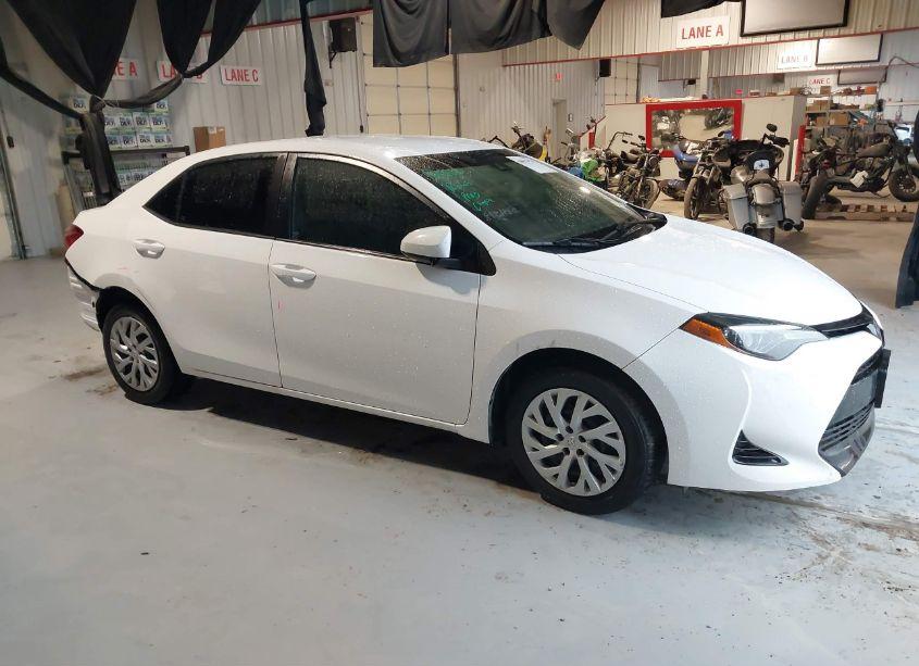 2017 Toyota Corolla LE (VIN 5YFBURHE9HP672402) main photo