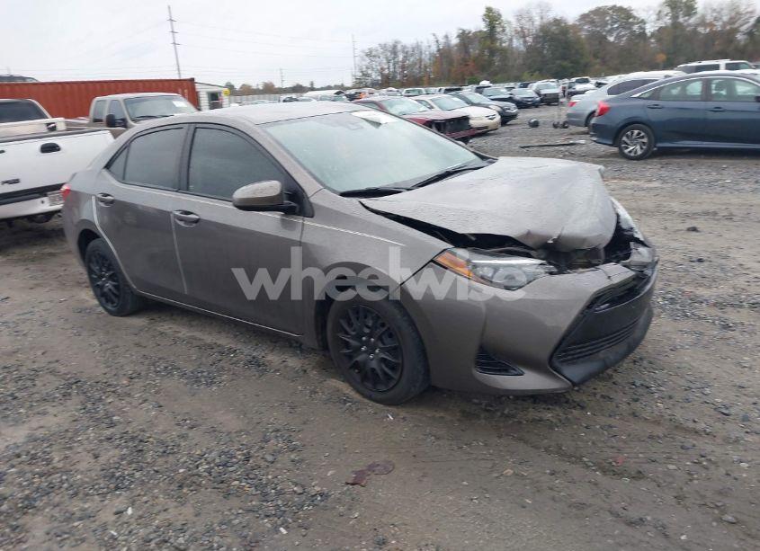 2017 Toyota Corolla LE (VIN 5YFBURHE9HP673341) main photo