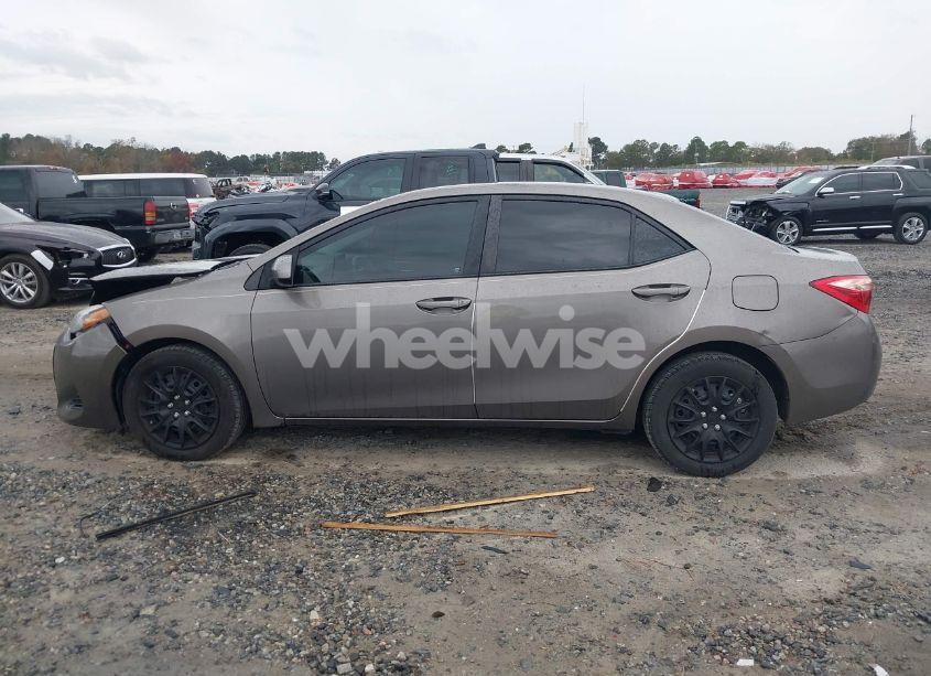 Photo 14 of 2017 Toyota Corolla LE (VIN 5YFBURHE9HP673341)