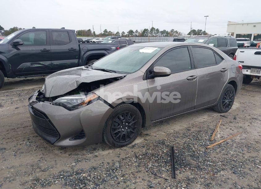 Photo 2 of 2017 Toyota Corolla LE (VIN 5YFBURHE9HP673341)
