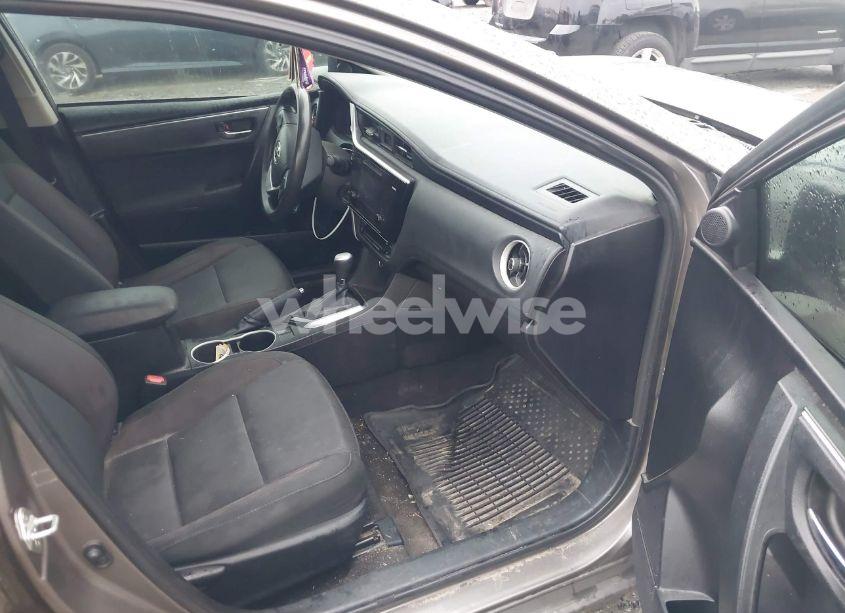 Photo 5 of 2017 Toyota Corolla LE (VIN 5YFBURHE9HP673341)