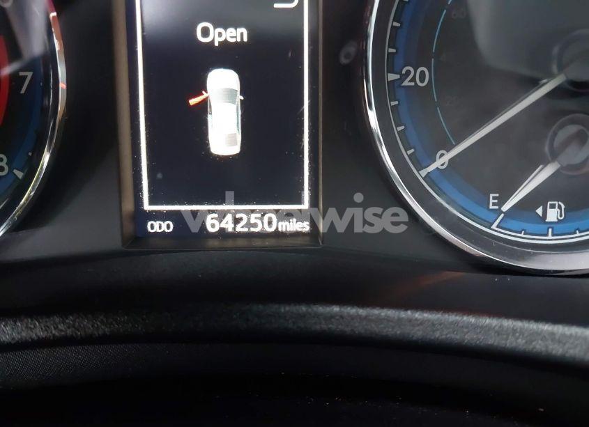 Photo 15 of 2017 Toyota Corolla SE (VIN 5YFBURHE9HP677065)