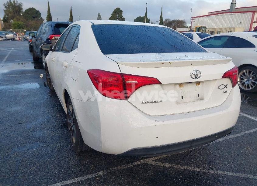 Photo 3 of 2017 Toyota Corolla SE (VIN 5YFBURHE9HP677292)