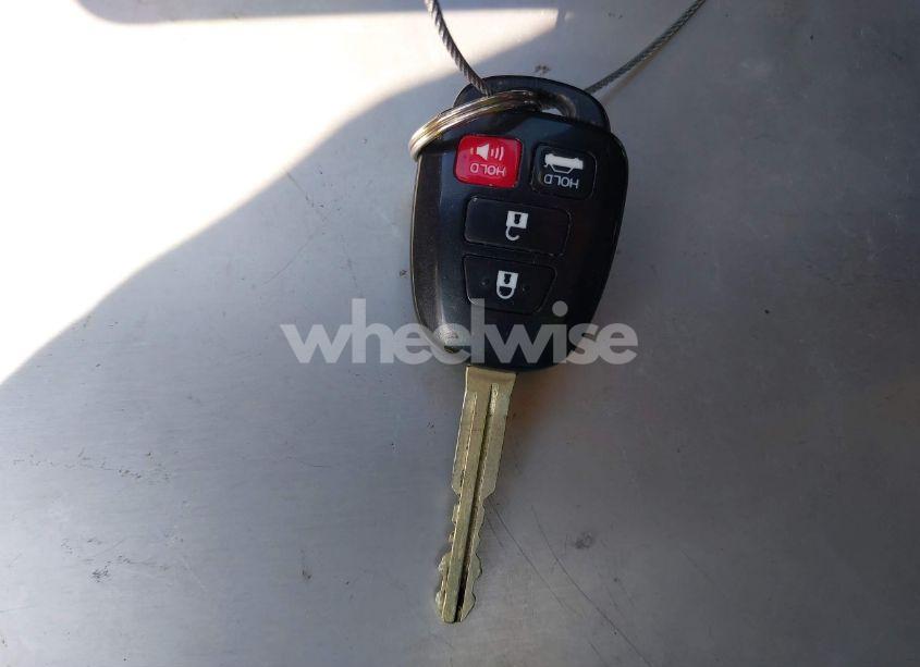 Photo 11 of 2017 Toyota Corolla LE (VIN 5YFBURHE9HP689524)