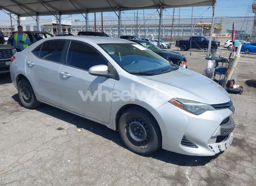 2017 Toyota Corolla L/LE/SE/SE SPECIAL EDITION/XLE/XSE (VIN 5YFBURHE9HP696053) main photo