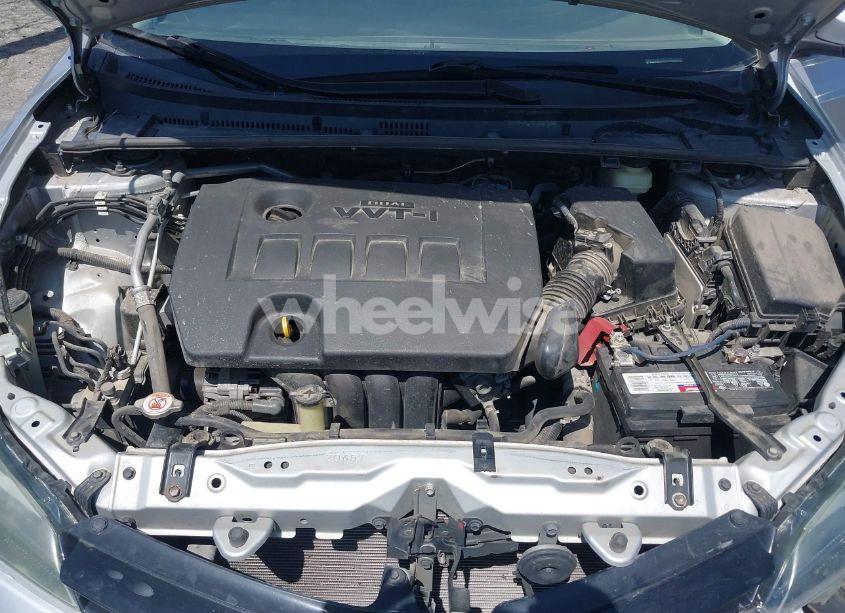 Photo 10 of 2017 Toyota Corolla L/LE/SE/SE SPECIAL EDITION/XLE/XSE (VIN 5YFBURHE9HP696053)