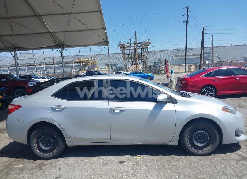 Photo 13 of 2017 Toyota Corolla L/LE/SE/SE SPECIAL EDITION/XLE/XSE (VIN 5YFBURHE9HP696053)