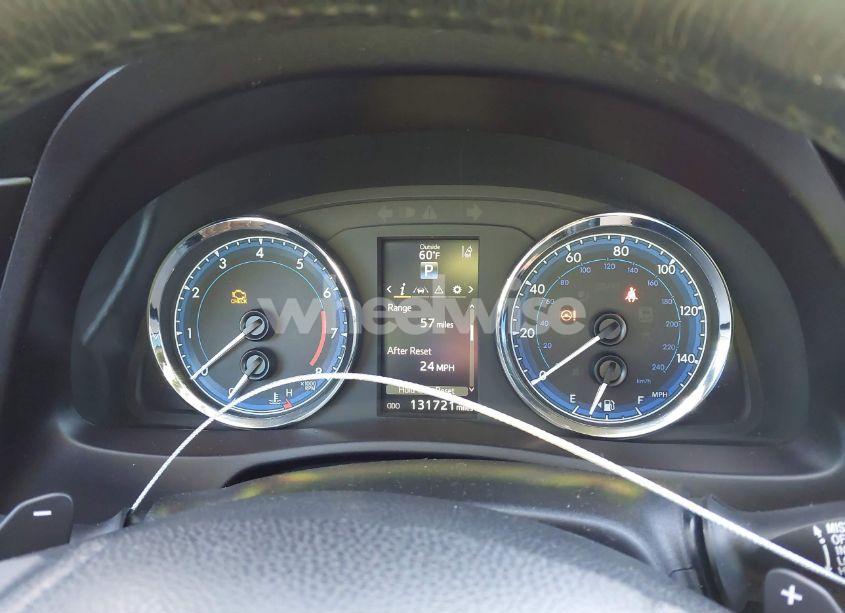 Photo 7 of 2017 Toyota Corolla SE (VIN 5YFBURHE9HP708587)