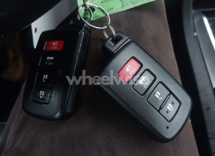 Photo 11 of 2017 Toyota Corolla XSE (VIN 5YFBURHE9HP723669)