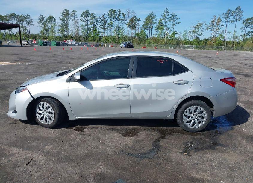 Photo 14 of 2017 Toyota Corolla LE (VIN 5YFBURHE9HP726250)