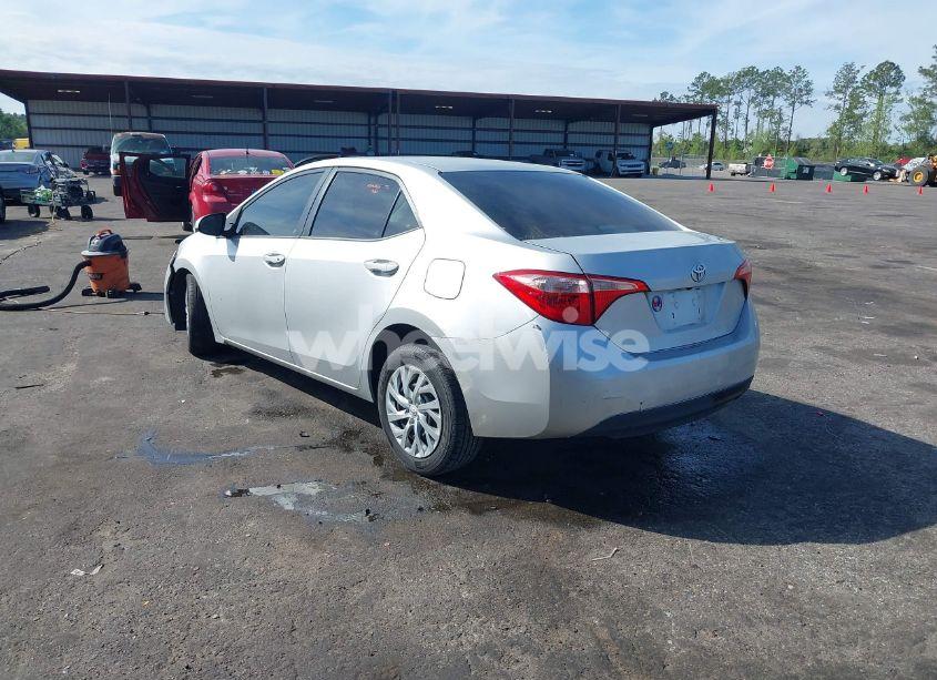 Photo 3 of 2017 Toyota Corolla LE (VIN 5YFBURHE9HP726250)