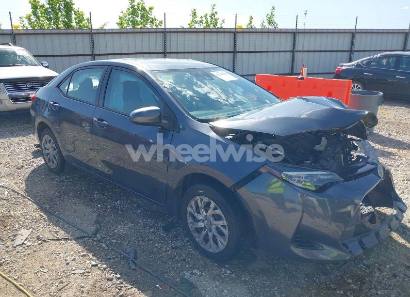 2017 Toyota Corolla LE (VIN 5YFBURHE9HP733733) main photo