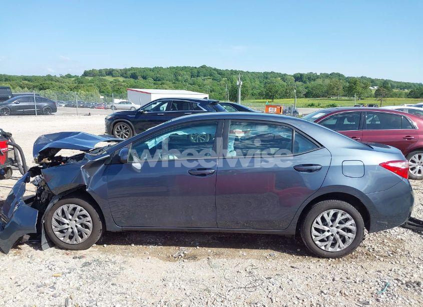 Photo 15 of 2017 Toyota Corolla LE (VIN 5YFBURHE9HP733733)