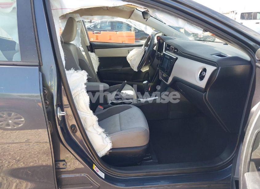 Photo 5 of 2017 Toyota Corolla LE (VIN 5YFBURHE9HP733733)