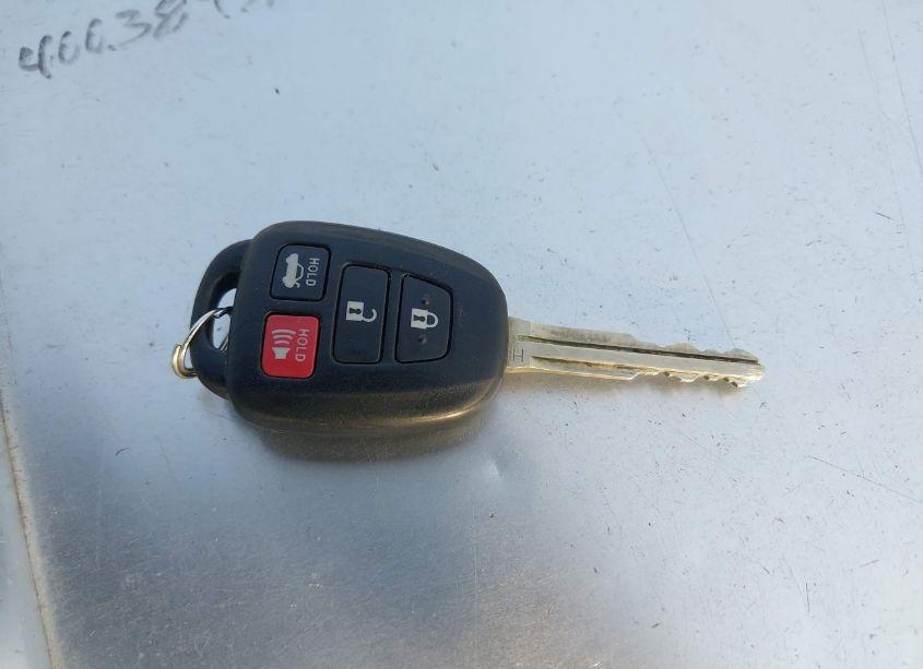 Photo 11 of 2018 Toyota Corolla LE (VIN 5YFBURHE9JP747444)