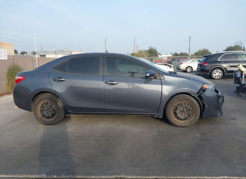 Photo 13 of 2018 Toyota Corolla LE (VIN 5YFBURHE9JP747444)