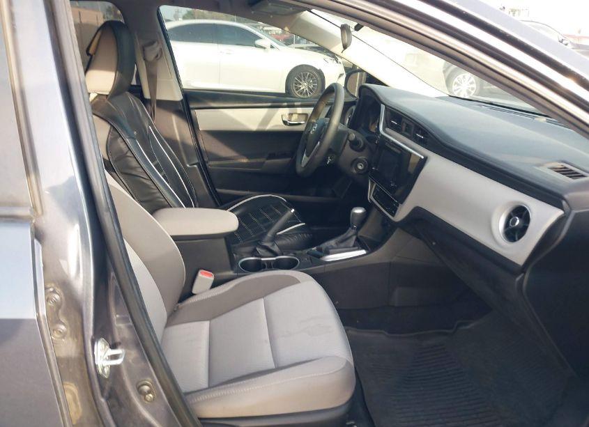 Photo 5 of 2018 Toyota Corolla LE (VIN 5YFBURHE9JP747444)