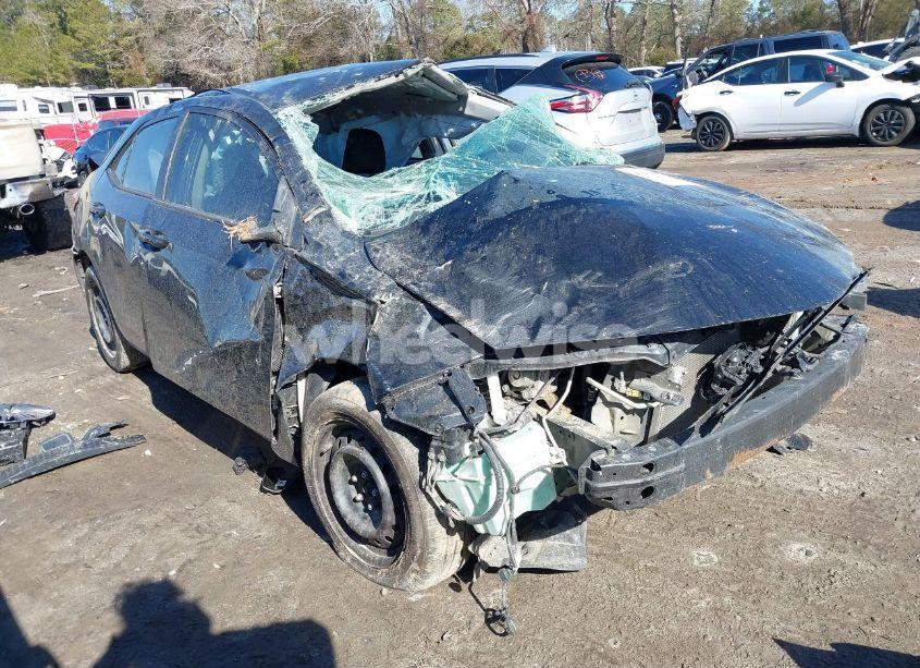 2018 Toyota Corolla LE (VIN 5YFBURHE9JP760985) main photo