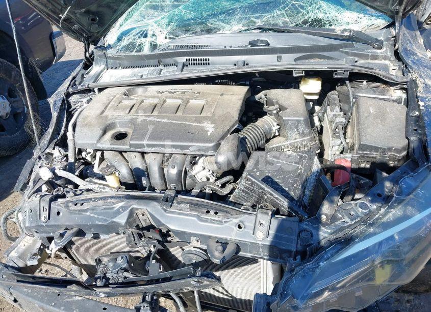 Photo 10 of 2018 Toyota Corolla LE (VIN 5YFBURHE9JP760985)