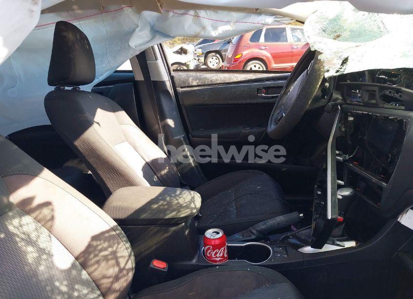 Photo 5 of 2018 Toyota Corolla LE (VIN 5YFBURHE9JP760985)