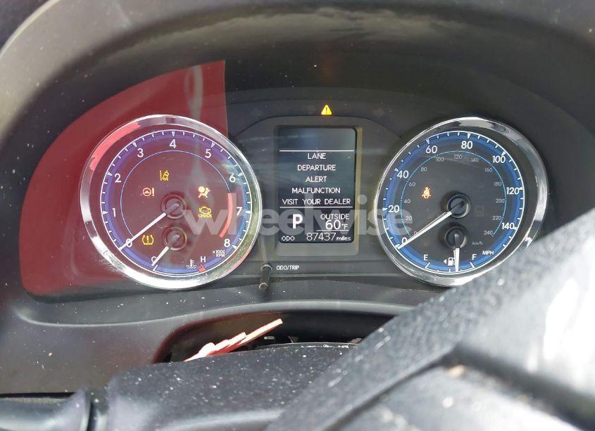 Photo 7 of 2018 Toyota Corolla LE (VIN 5YFBURHE9JP760985)