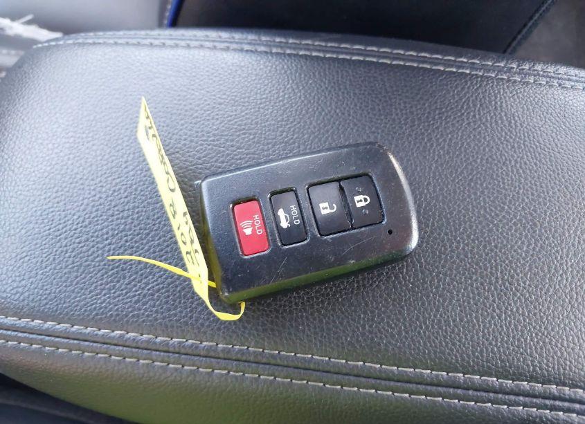 Photo 11 of 2018 Toyota Corolla XSE (VIN 5YFBURHE9JP762882)