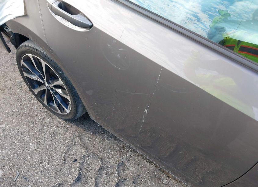 Photo 18 of 2018 Toyota Corolla XSE (VIN 5YFBURHE9JP762882)