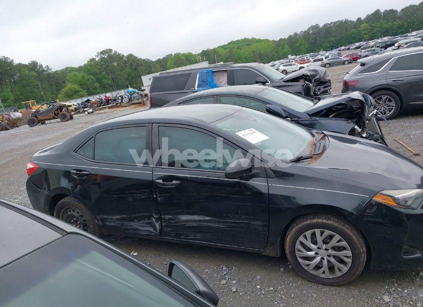 Photo 13 of 2018 Toyota Corolla LE (VIN 5YFBURHE9JP765393)