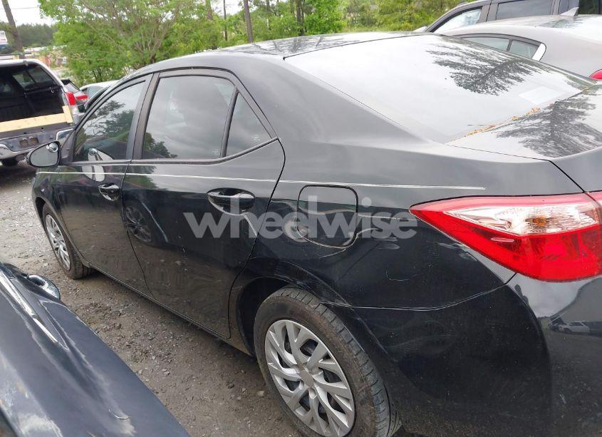 Photo 14 of 2018 Toyota Corolla LE (VIN 5YFBURHE9JP765393)