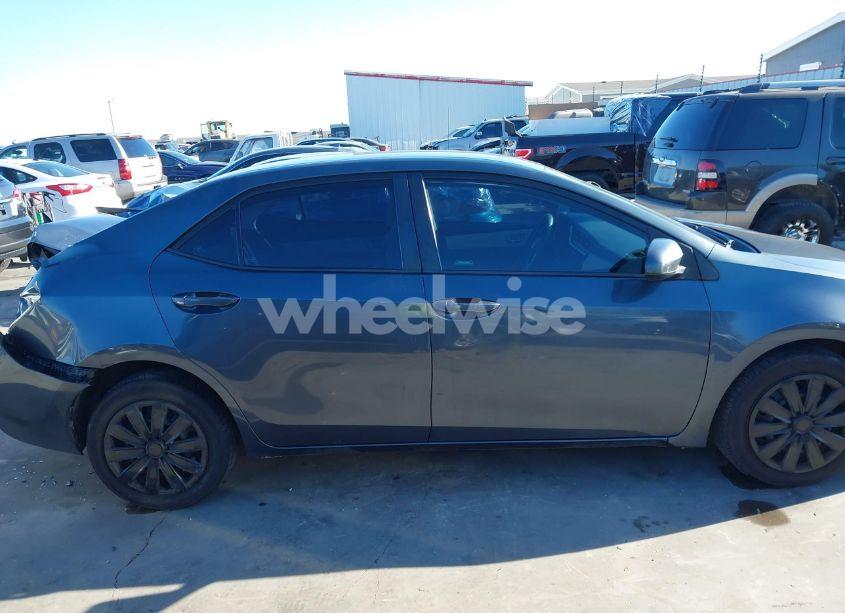 Photo 13 of 2018 Toyota Corolla LE (VIN 5YFBURHE9JP784199)