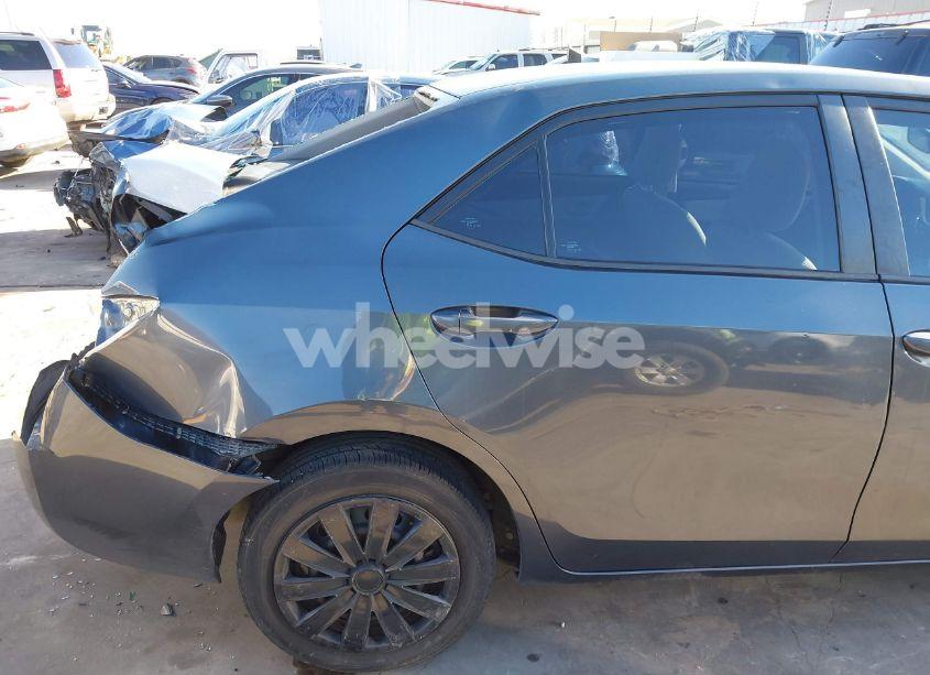 Photo 17 of 2018 Toyota Corolla LE (VIN 5YFBURHE9JP784199)