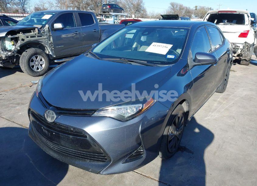 Photo 2 of 2018 Toyota Corolla LE (VIN 5YFBURHE9JP784199)
