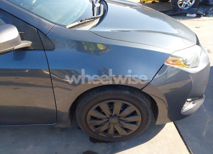 Photo 20 of 2018 Toyota Corolla LE (VIN 5YFBURHE9JP784199)