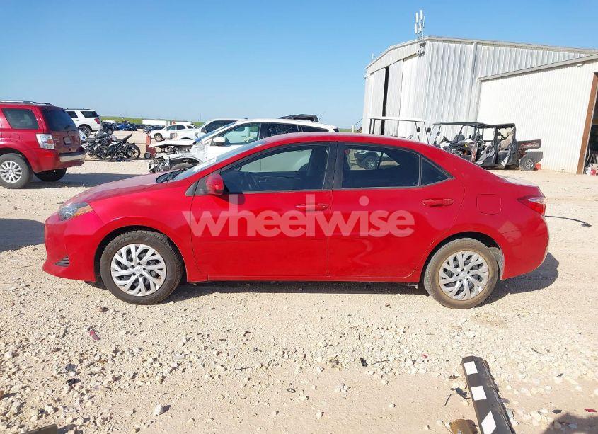 Photo 14 of 2018 Toyota Corolla LE (VIN 5YFBURHE9JP790181)