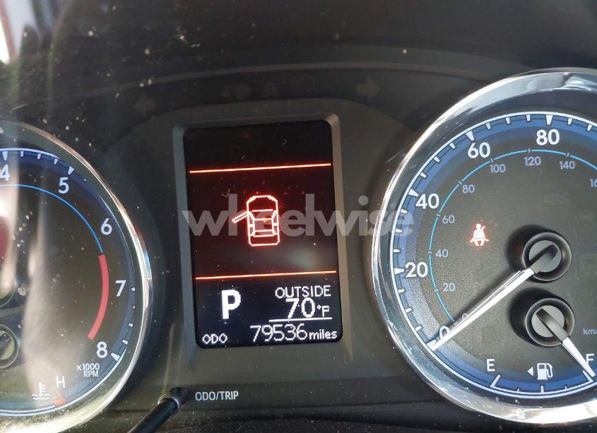 Photo 15 of 2018 Toyota Corolla LE (VIN 5YFBURHE9JP790181)