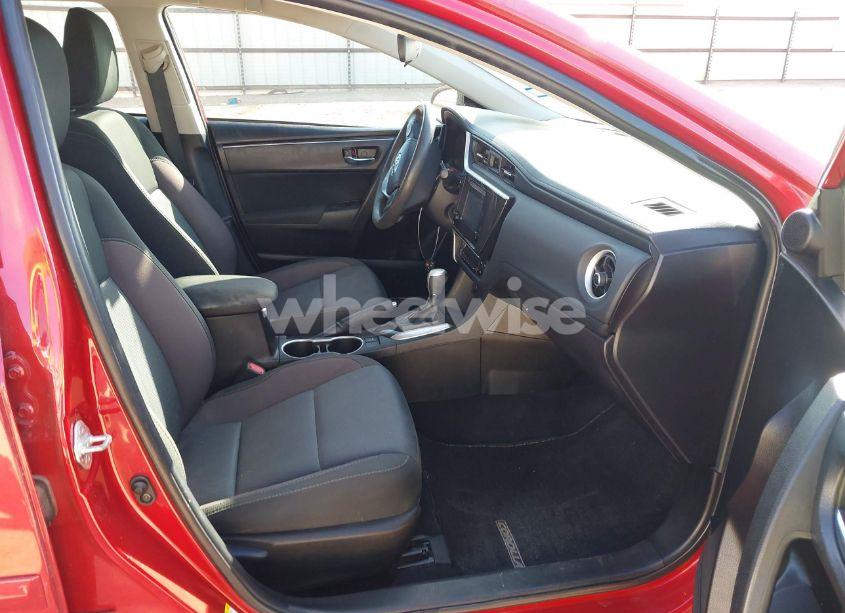 Photo 5 of 2018 Toyota Corolla LE (VIN 5YFBURHE9JP790181)