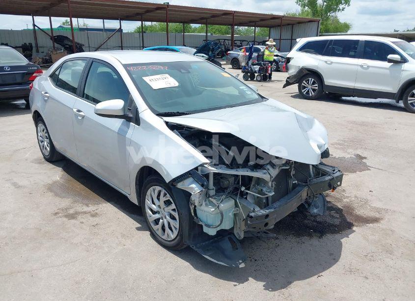 2018 Toyota Corolla LE (VIN 5YFBURHE9JP793419) main photo