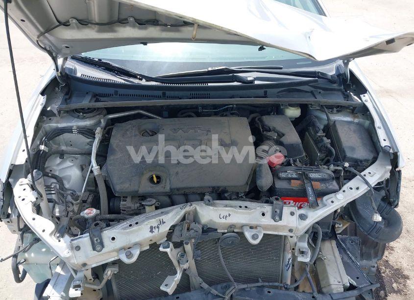 Photo 10 of 2018 Toyota Corolla LE (VIN 5YFBURHE9JP793419)