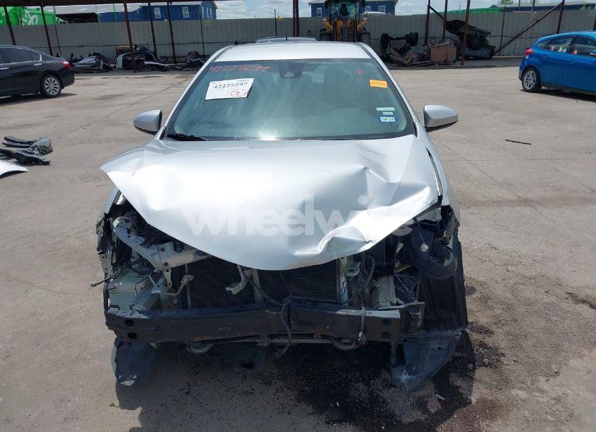 Photo 13 of 2018 Toyota Corolla LE (VIN 5YFBURHE9JP793419)