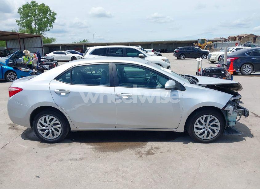 Photo 14 of 2018 Toyota Corolla LE (VIN 5YFBURHE9JP793419)