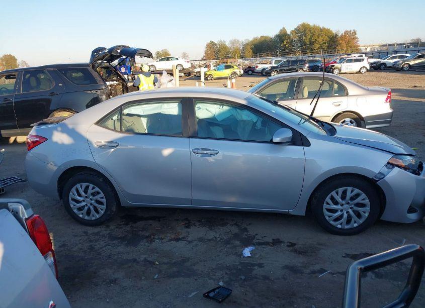 Photo 13 of 2018 Toyota Corolla LE (VIN 5YFBURHE9JP799348)